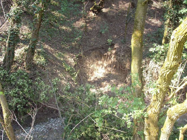 Localized erosion on the Enzola water stream